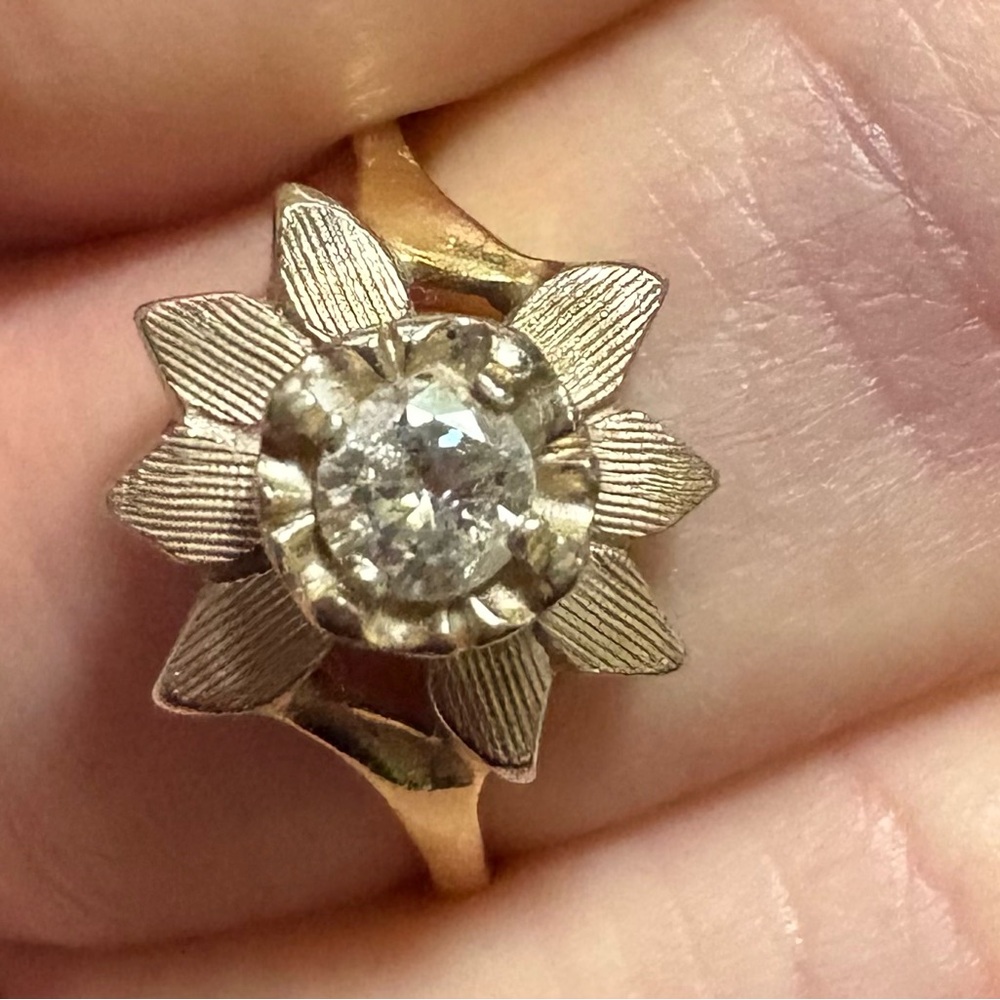 Vintage Floral Design Ring - Picture 2 of 3